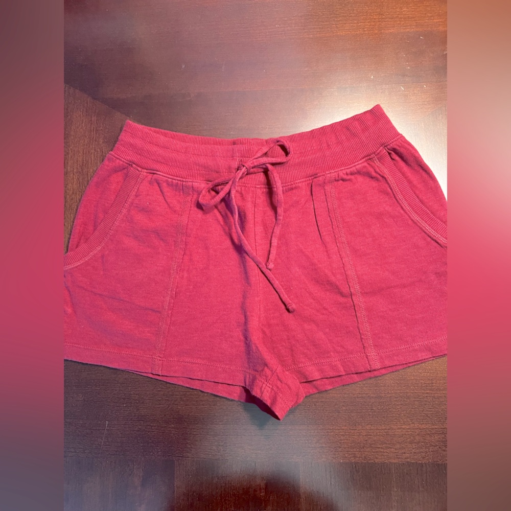 NWOT Burgundy Red Love by Gap 2” T-shirt Shorts          Sz XS